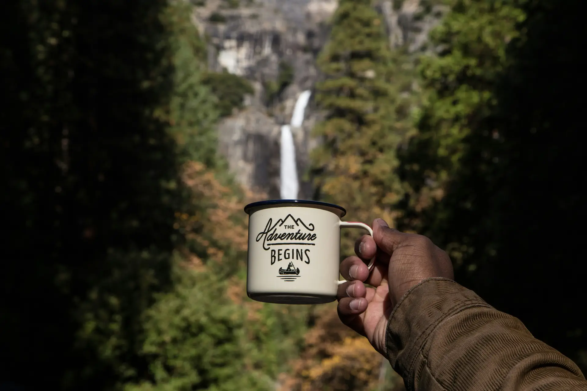 Adventure beings - mug and mountains The Sotrie project